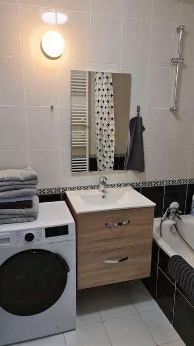 Appt 80M², 13 P, Disneyland, Fibre, 2 Parkings 쉐시 외부 사진